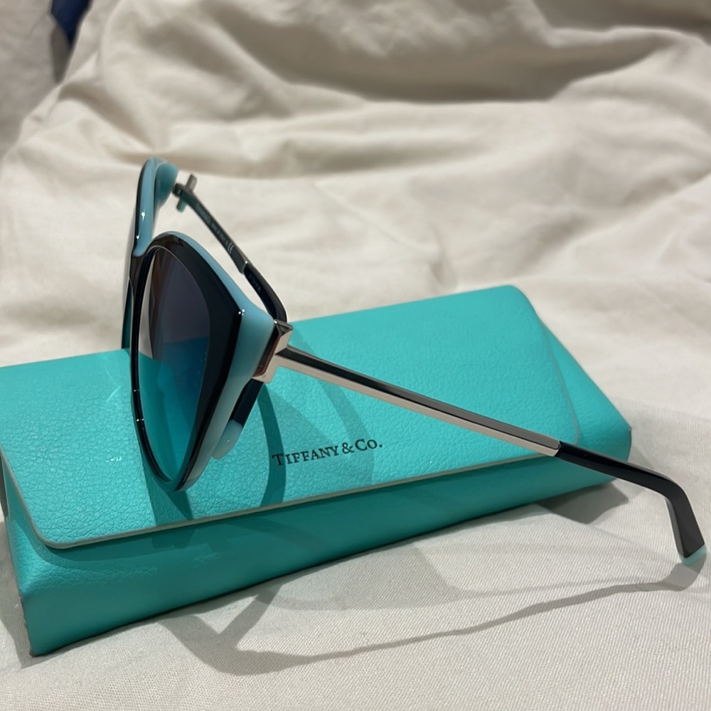 Tiffany Cat Eye Sunglasses - Picture 2 of 4